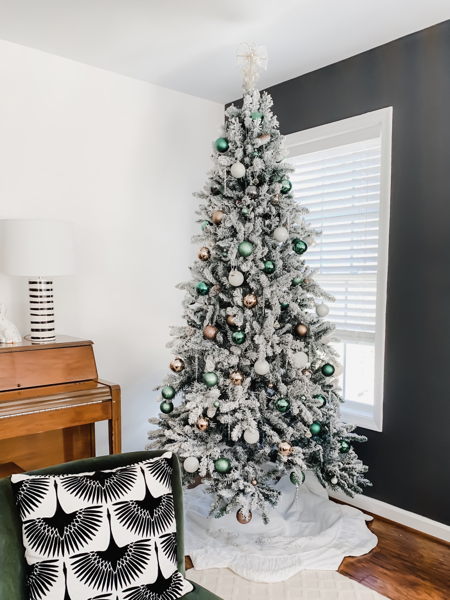 The Prettiest Emerald Green and White Christmas Tree Decor: Learn how to decorate your tree with Green & White Ornaments from StampinFool.com