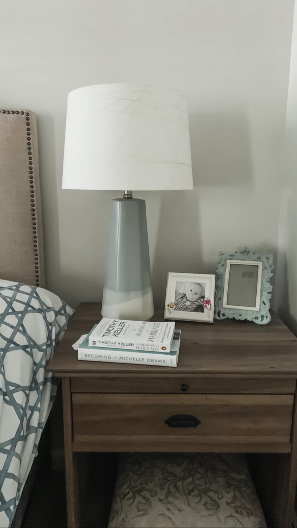 Find the Right Size Lamp for Your Nightstand, Ideas